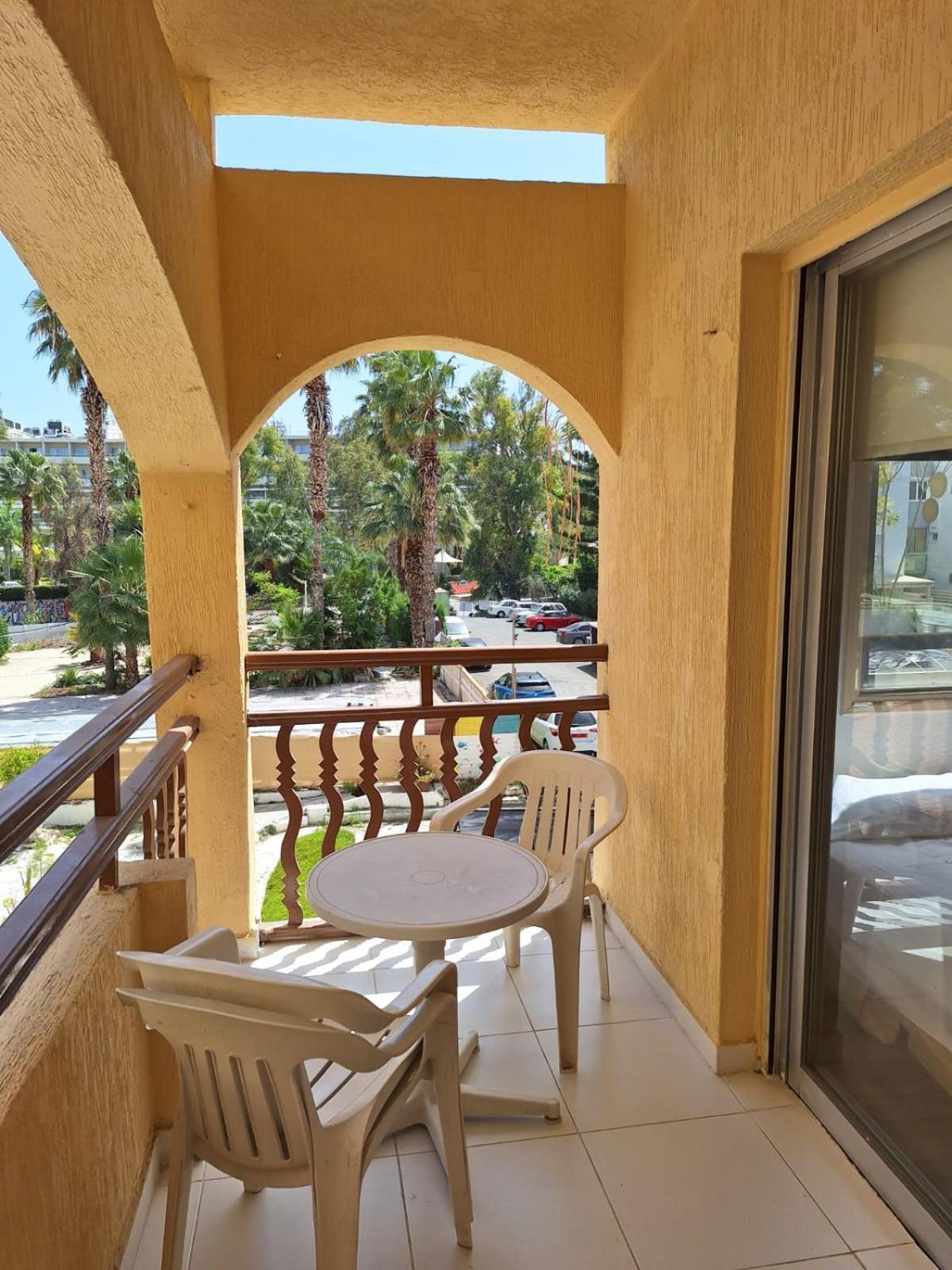 Terpsichore Holiday Apts ลิมาซอล ภายนอก รูปภาพ