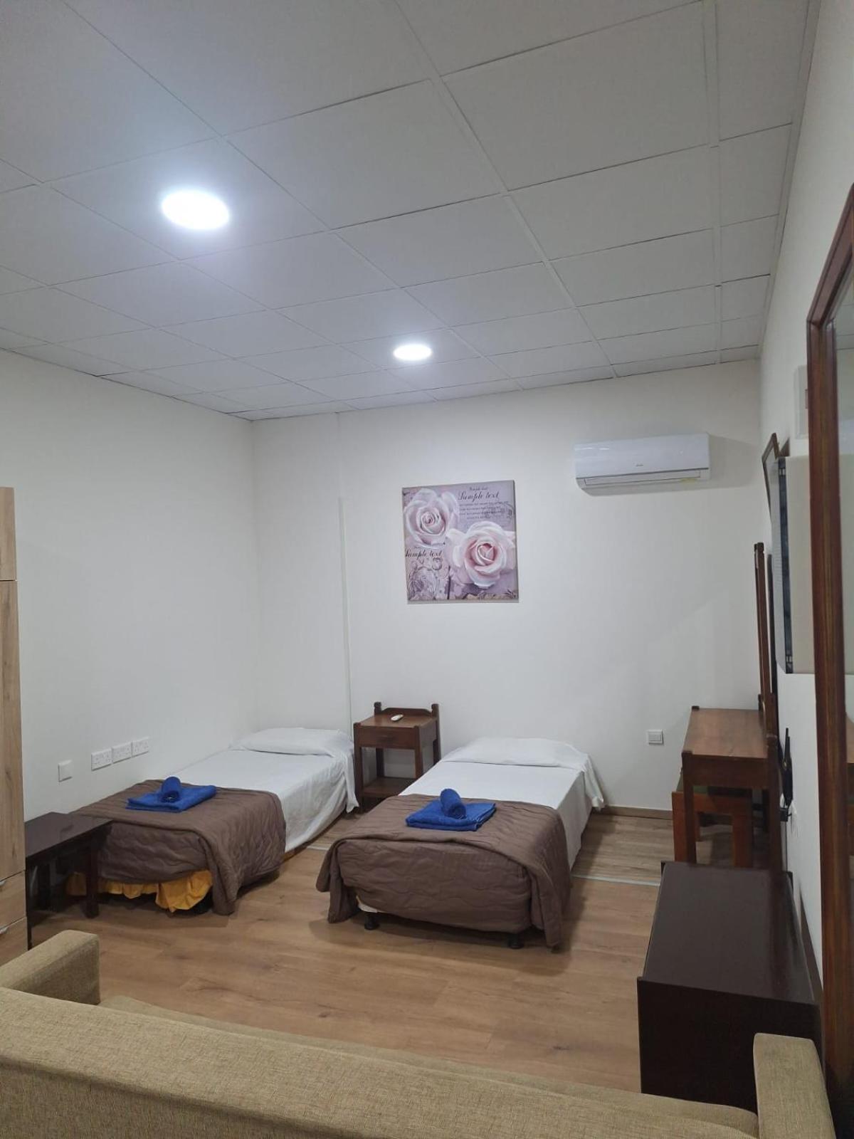 Terpsichore Holiday Apts ลิมาซอล ภายนอก รูปภาพ